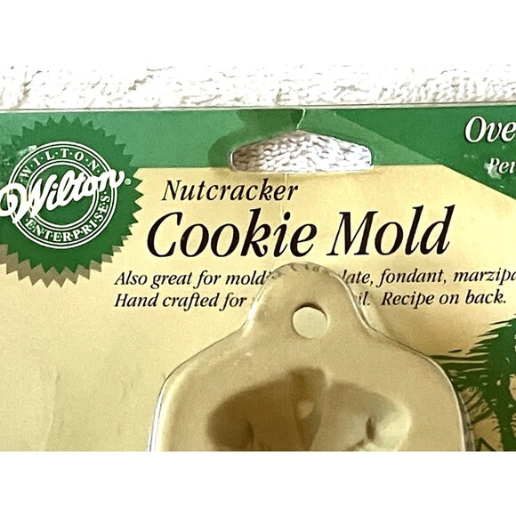 Wilton Christmas Cookie Mold Nutcracker NEW Ovenproof Stoneware 7 inch 2306 - Picture 2 of 15